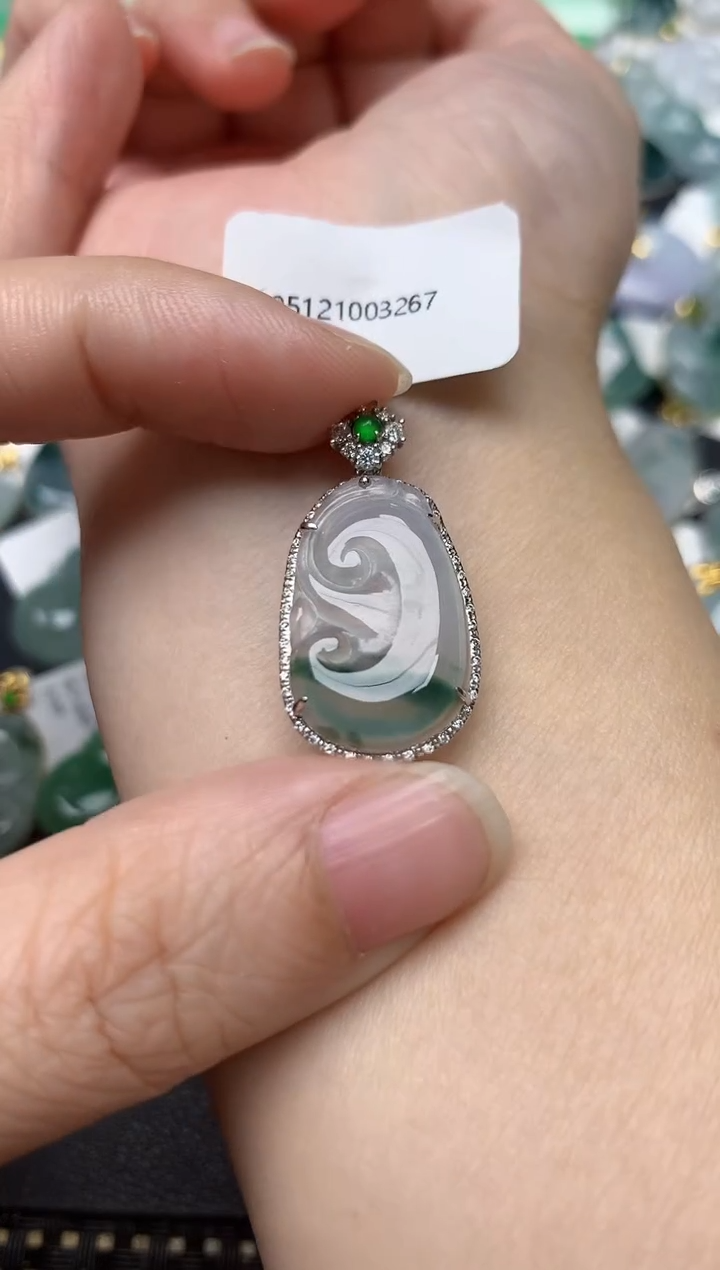 颈饰18K金镶嵌翡翠天然缅甸A货翡翠