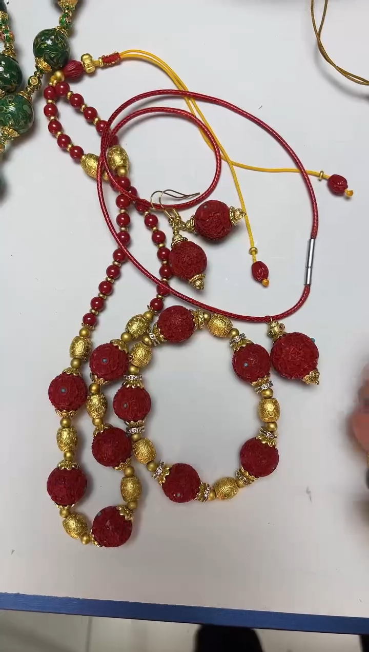 【闪购商品】红红满雕工珐琅耳钩＋项链＋手串＋吊坠