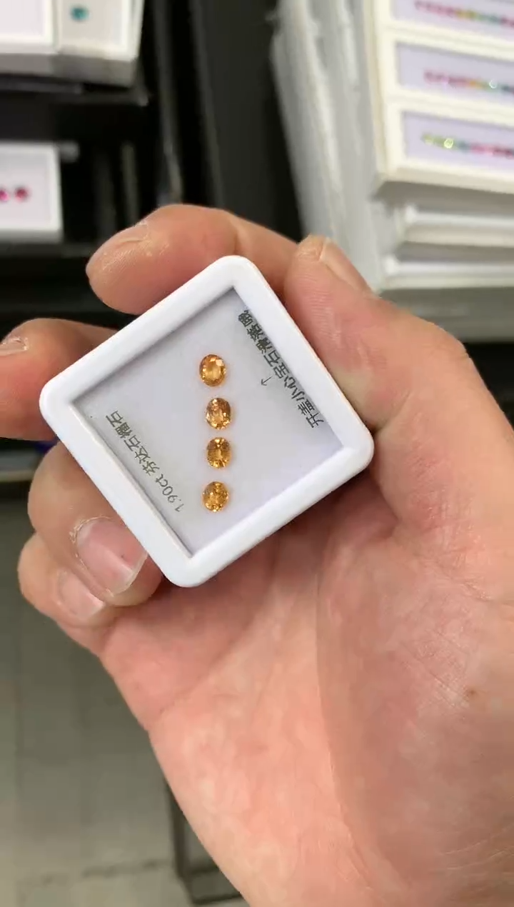 【闪购商品】石榴石（芬达石）裸石未镶嵌1.9ct