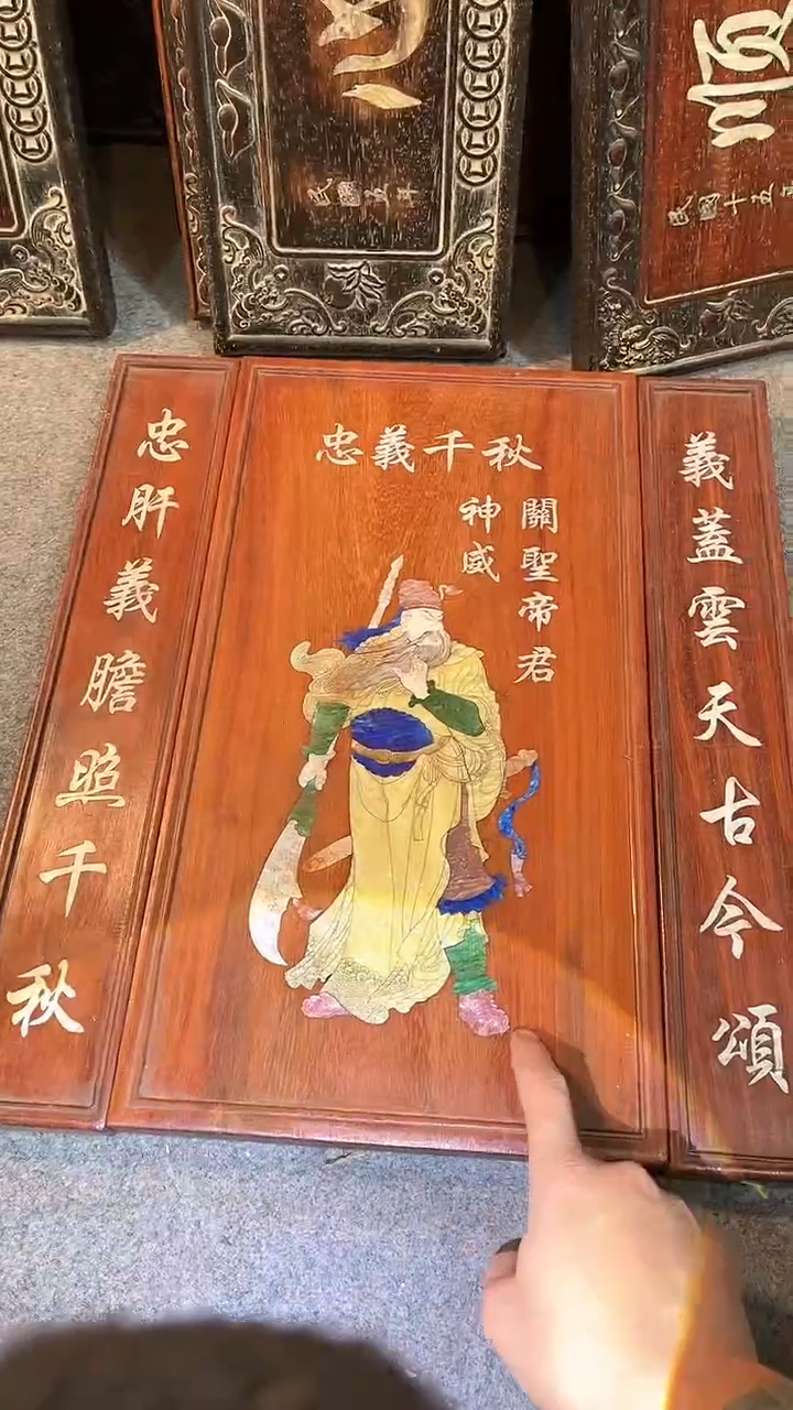 【闪购商品】非洲紫檀（红花梨）48x42cm中堂三件套