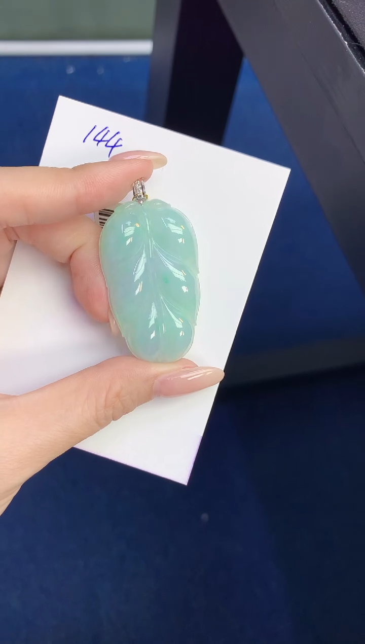 颈饰18K金镶嵌翡翠天然缅甸A货翡翠