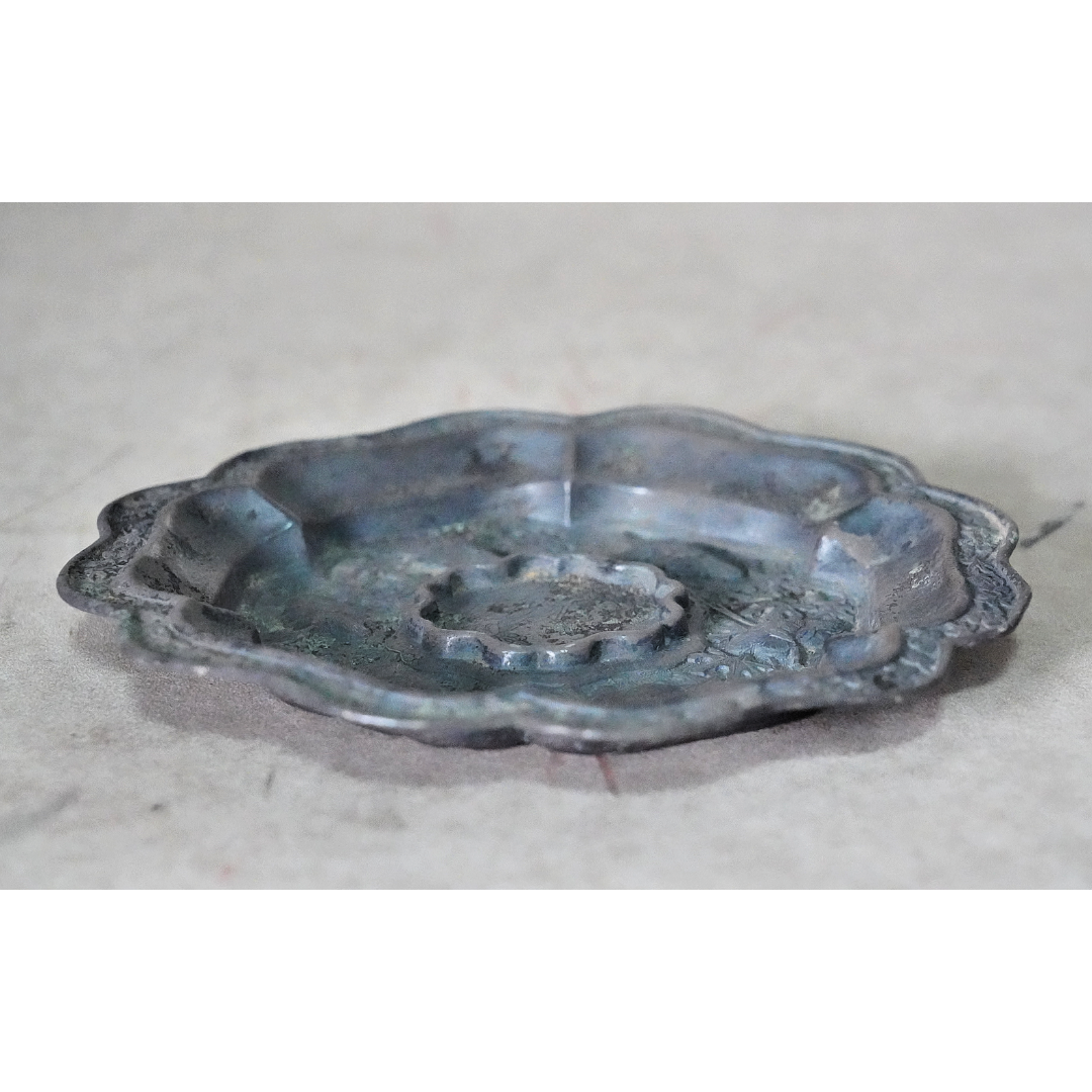 文华开物第191期拍品 4 明代 银錾刻花卉纹葵口盘