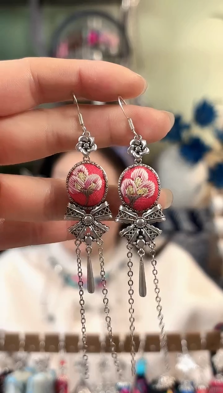 彩云南阁非遗老绣饰品193*