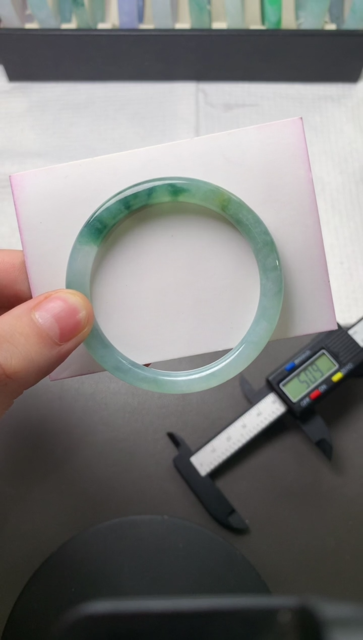 翡翠未镶嵌手镯（圆镯）51.3*7.9*7.0