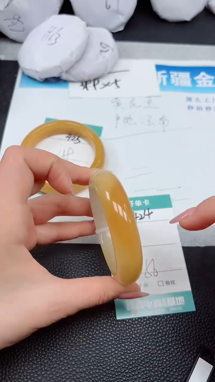 【闪购商品】石英质玉手镯未镶嵌424