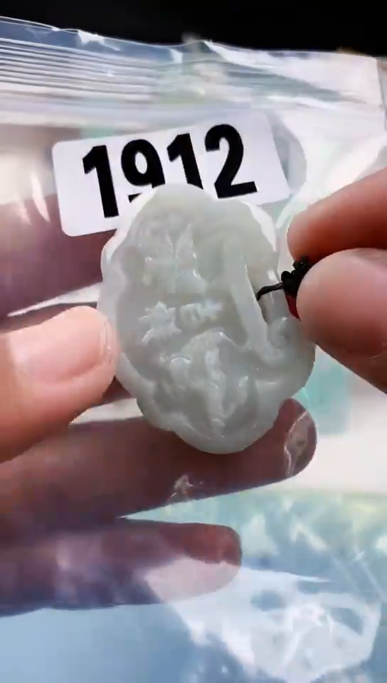 【闪购商品】翡翠挂件未镶嵌天然翡翠吊坠挂件
