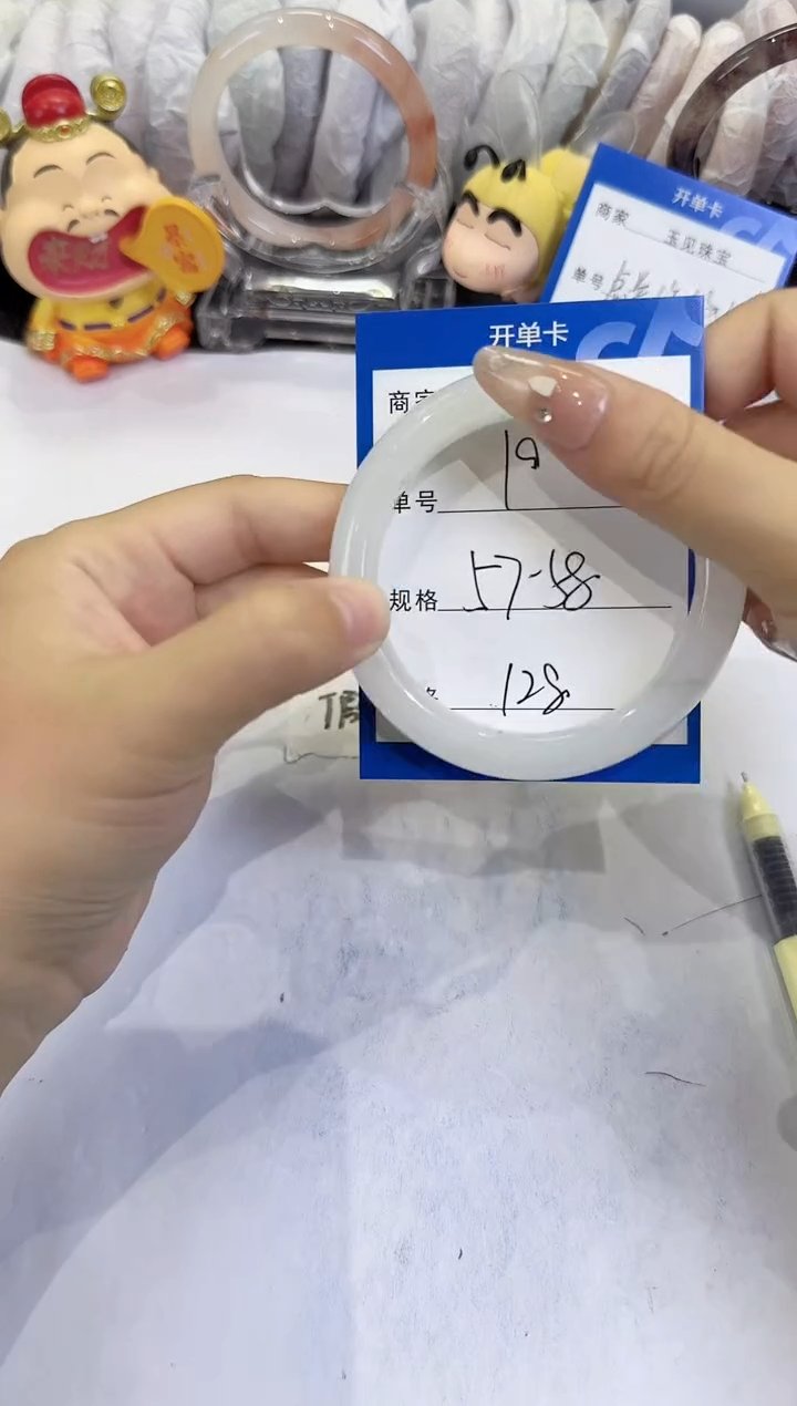 未镶嵌手镯石英质玉100