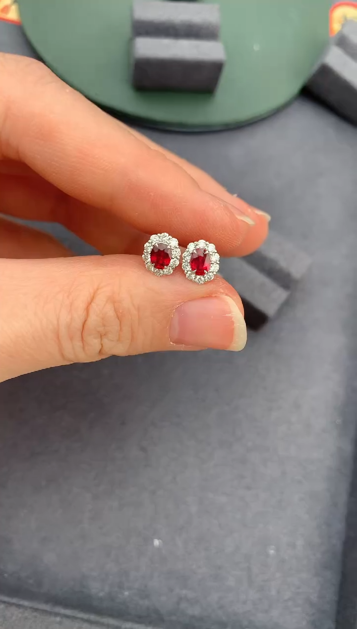 【闪购商品】红宝石耳钉18K金镶嵌60分无烧鸽血红耳钉