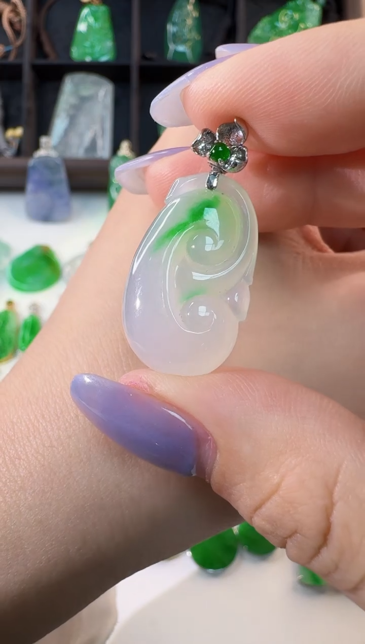 颈饰18K金镶嵌翡翠缅甸A货翡翠