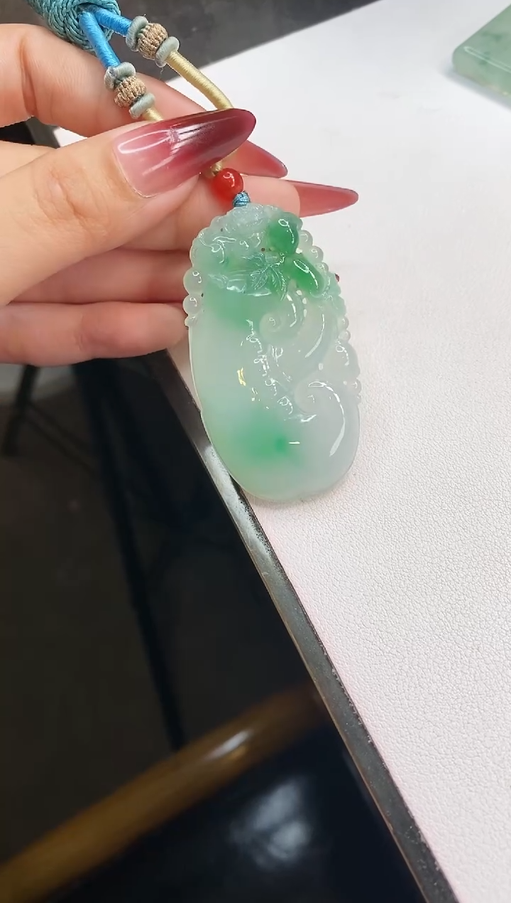 【闪购商品】翡翠颈饰未镶嵌如意