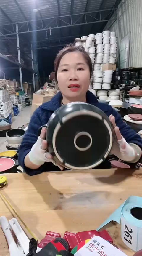 【闪购商品】C680瑕疵2.0黑锅带盖....