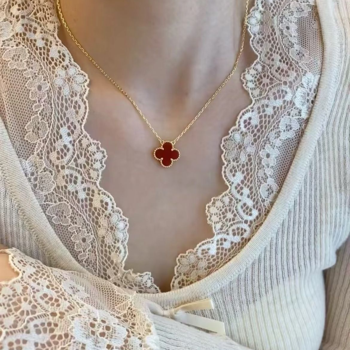 未拆封  VanCIeefArpels / 红四叶草单花项链