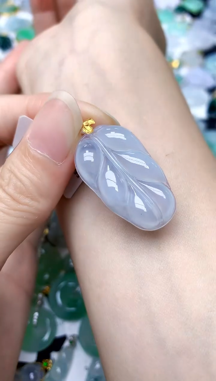 颈饰18K金镶嵌翡翠天然A货翡翠