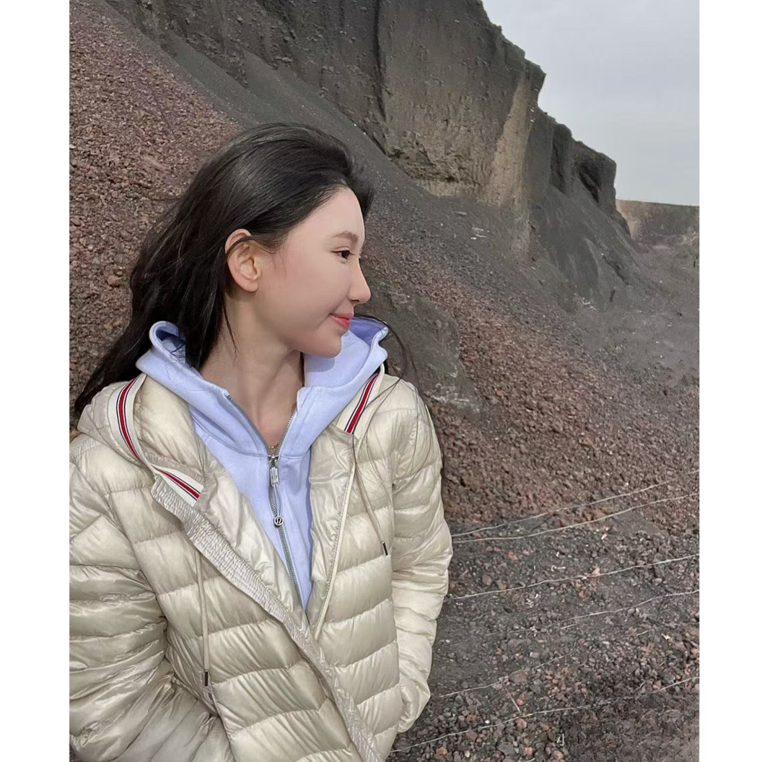 全新未使用 MONCLER 亿颗潮奢 纯色连帽羽绒服 米色 3码 5938