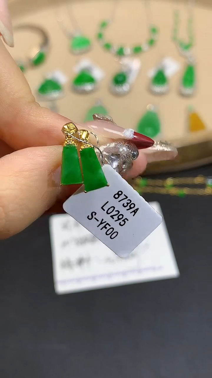 【闪购商品】翡翠耳钉18K金镶嵌L0295多样性发其一