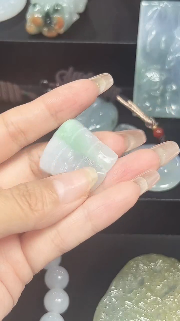颈饰未镶嵌翡翠天然缅A翡翠吊坠