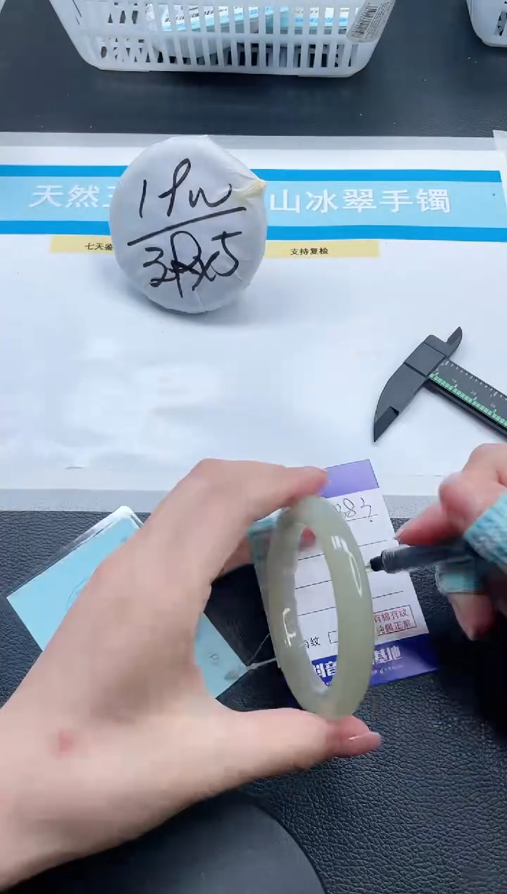 和田玉手镯未镶嵌22V383-56