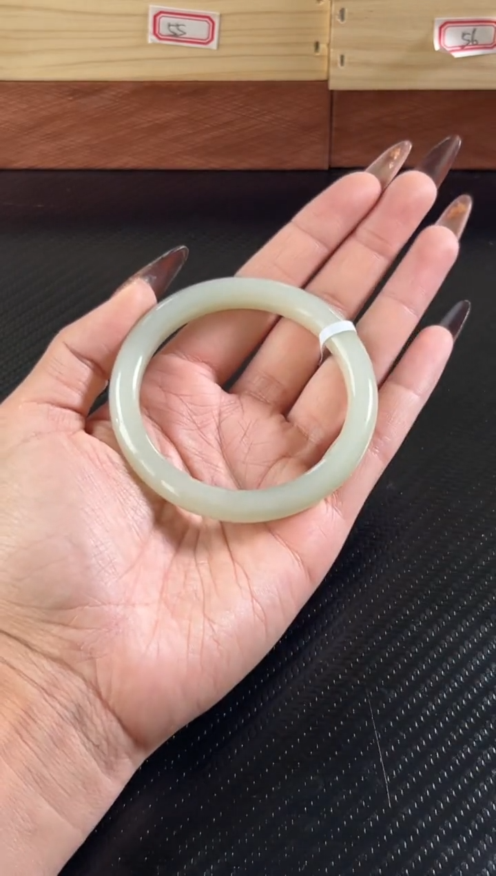 未镶嵌手镯和田玉且末近矿微色差56+sk