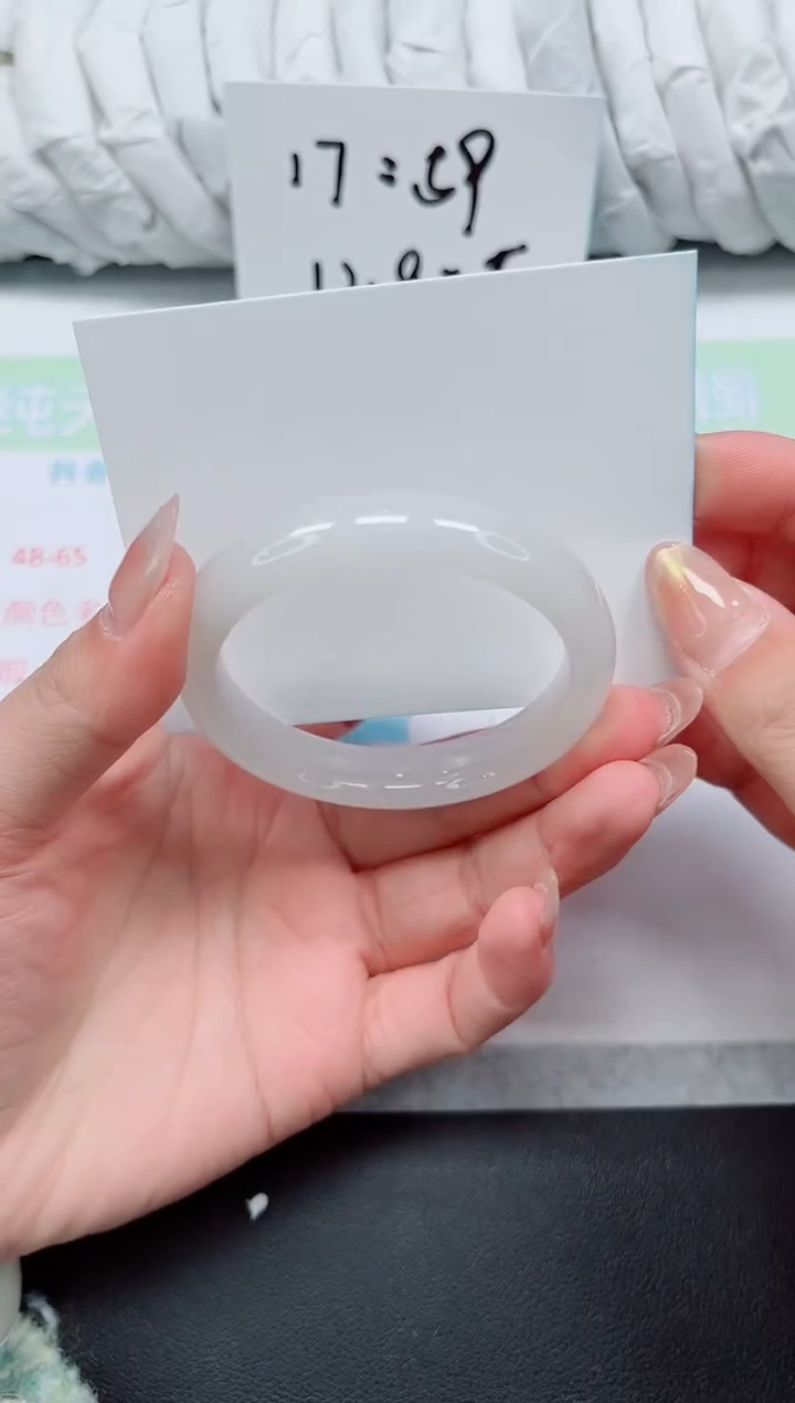 【闪购商品】石英质玉手镯未镶嵌6-52.4