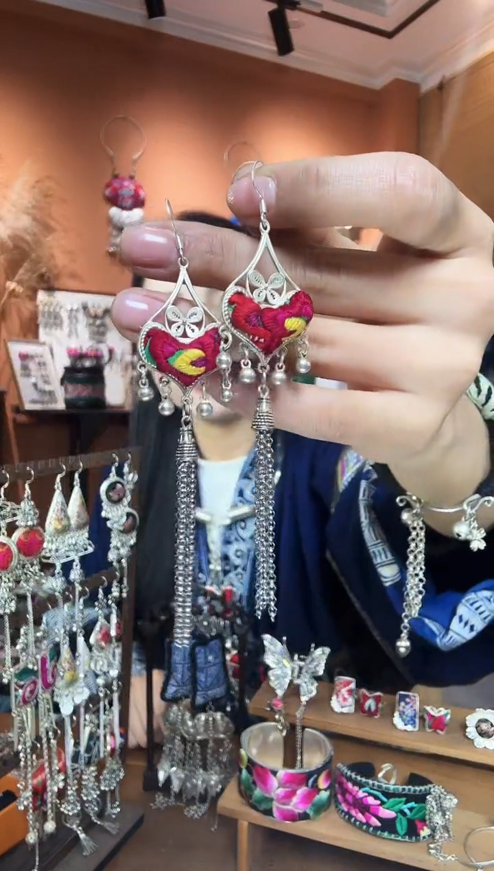 【闪购商品】刺绣纯手工民族风耳环