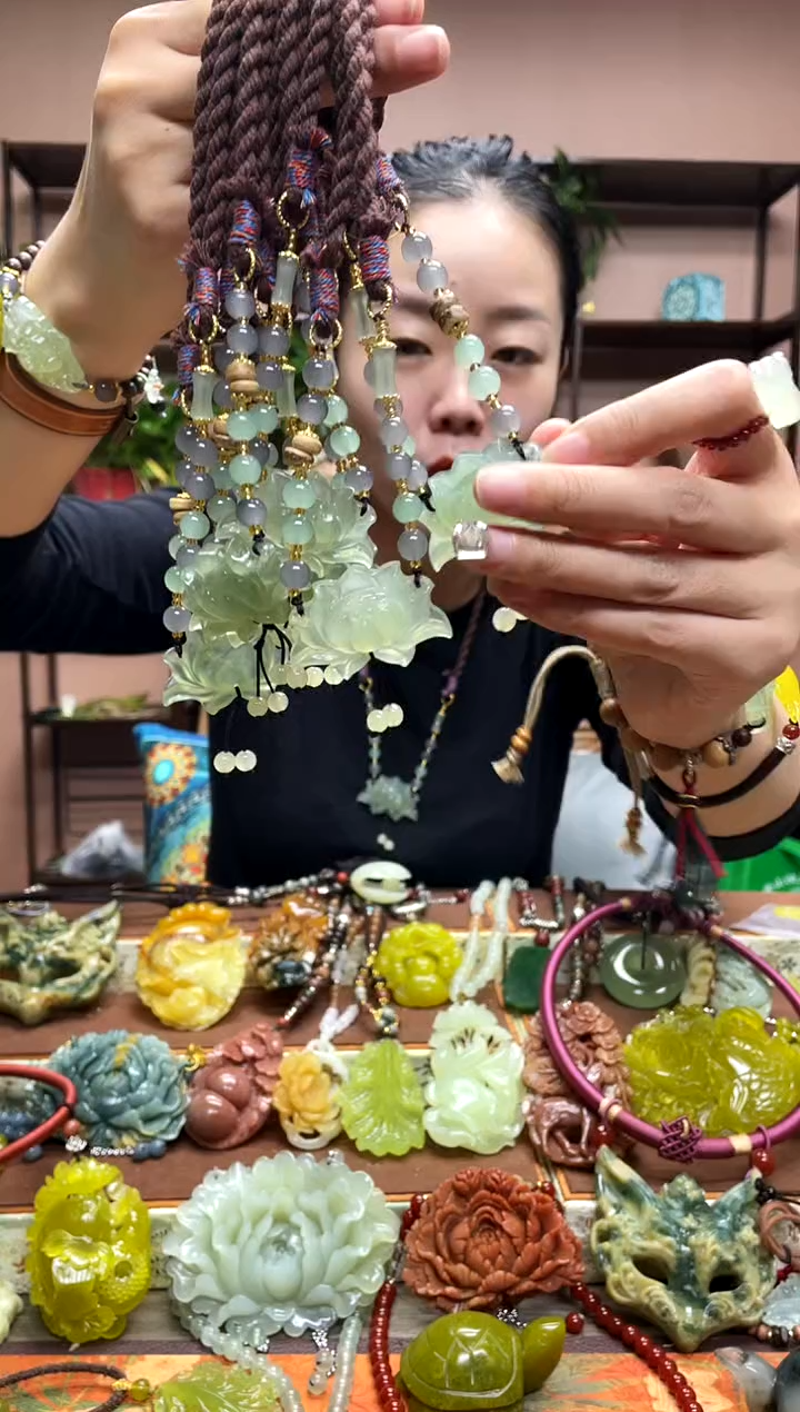 未镶嵌岫玉吊坠多样性发货发其中之一