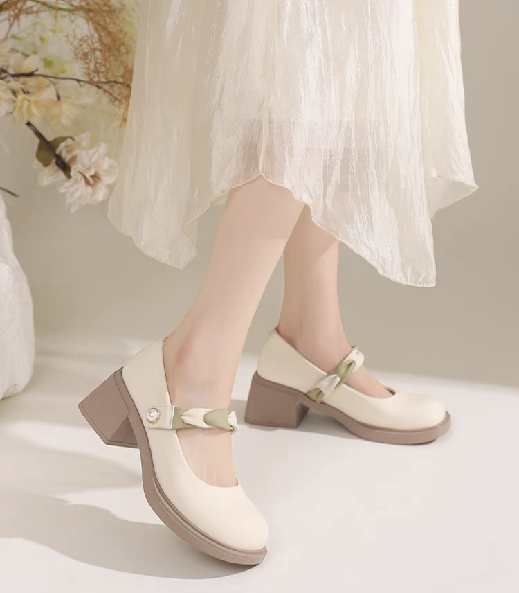 001-200  汇雅断码撤柜新款女鞋