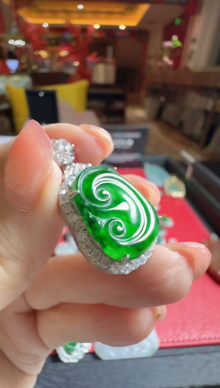 颈饰未镶嵌翡翠翡翠