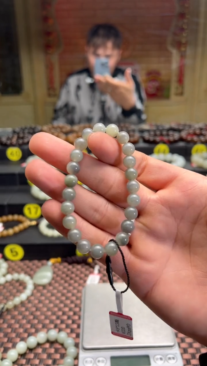【闪购商品】和田玉手串未镶嵌且末料青花白8手串