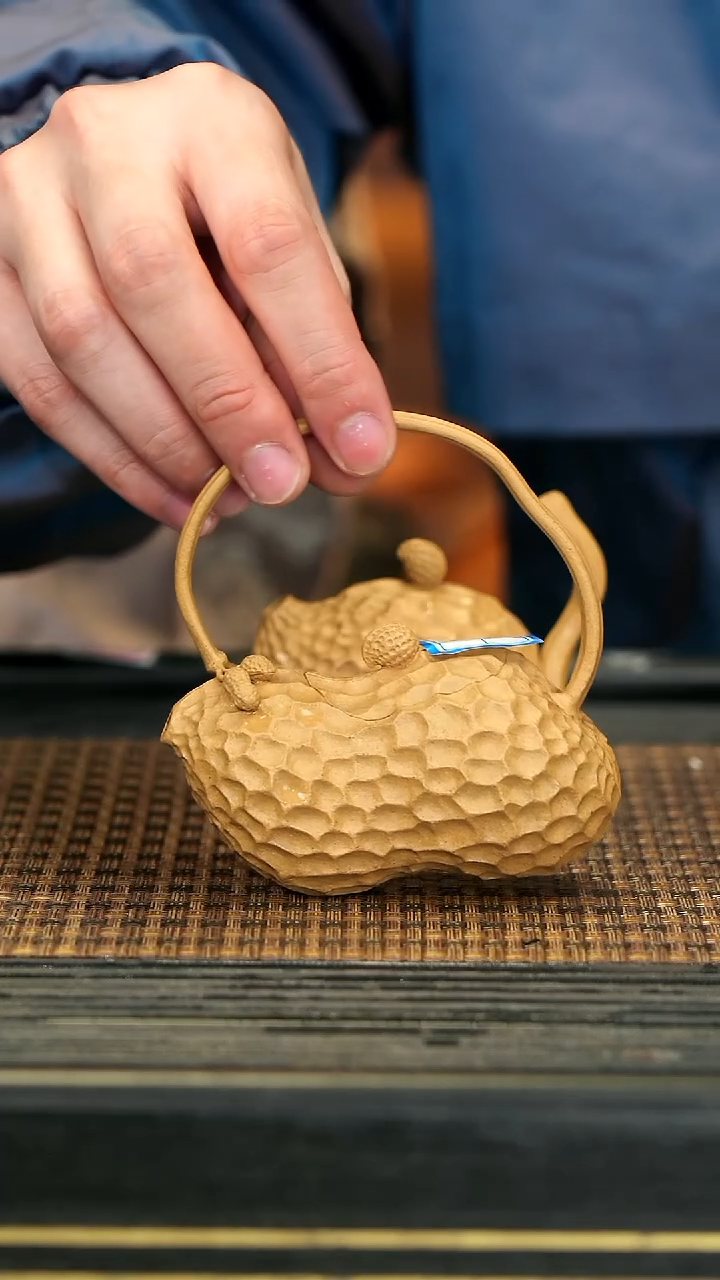 【闪购商品】紫砂茶壶WXT17花生提梁 黄金段