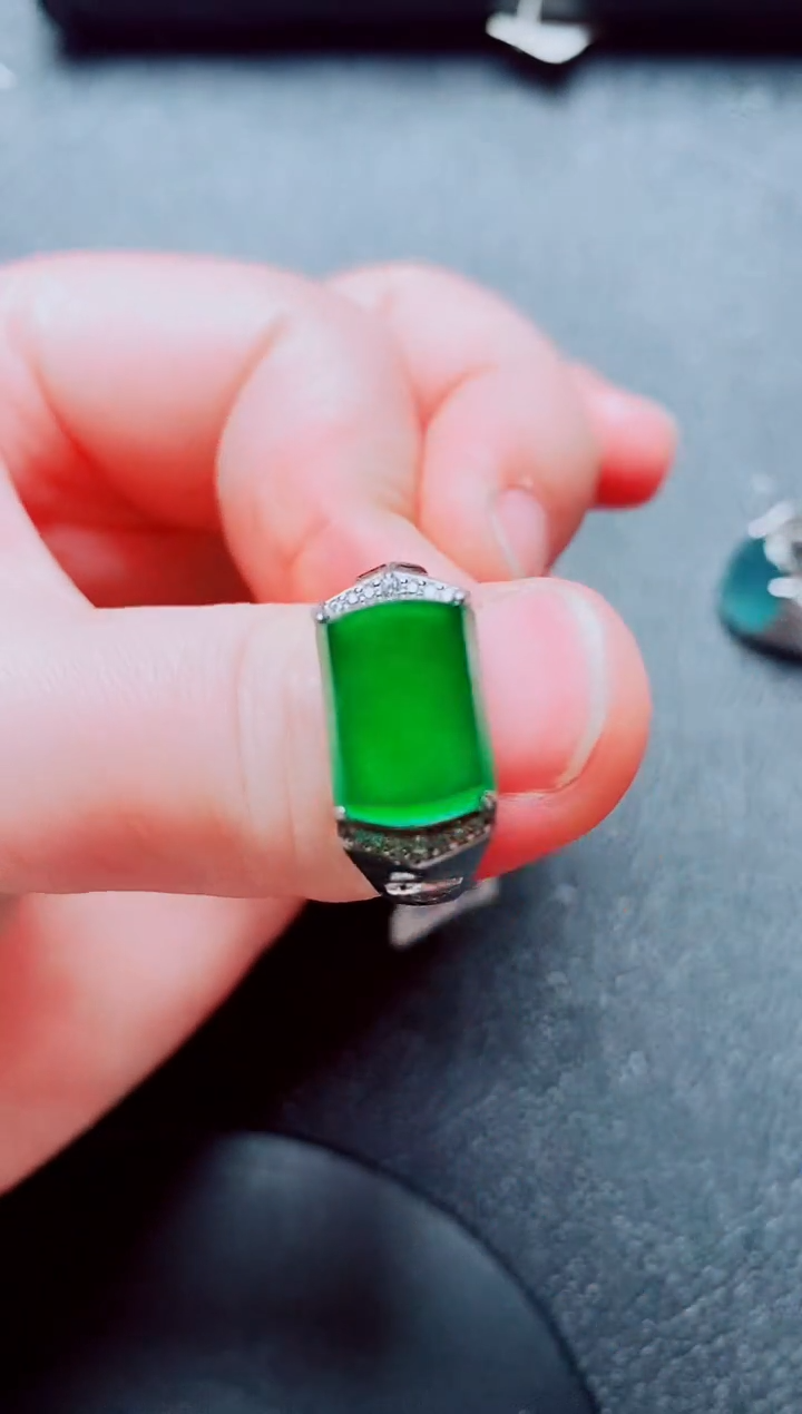 银S925镶嵌戒指翡翠1111