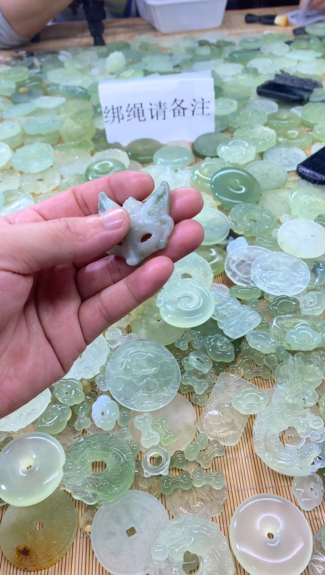未镶嵌蛇纹石玉颈饰47