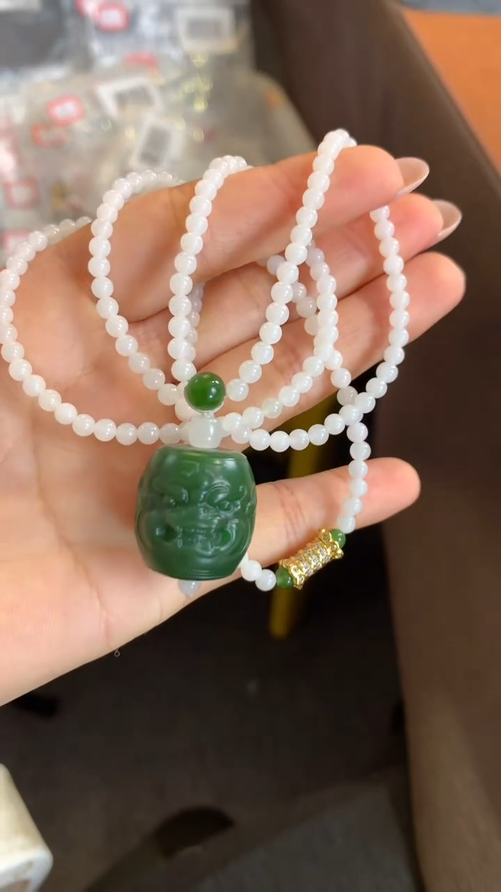 未镶嵌和田玉挂件俄碧满绿兽面锁骨毛衣链
