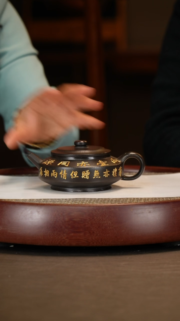 【闪购商品】紫砂茶壶【时顺华】黑朱泥周盘   