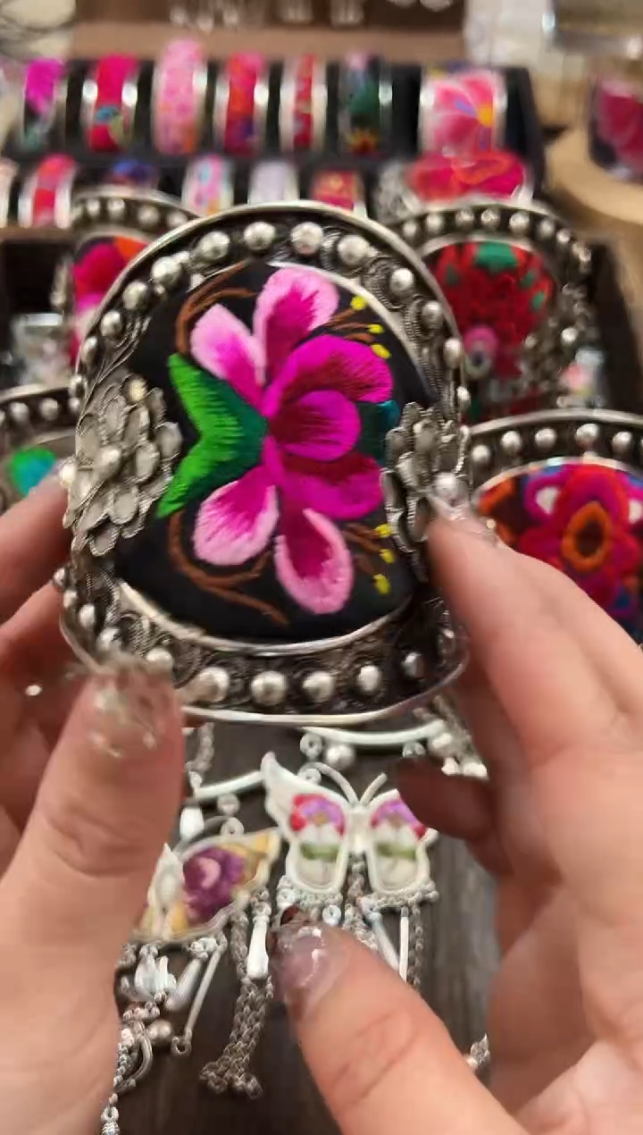 【闪购商品】织绣民族风老绣饰品019