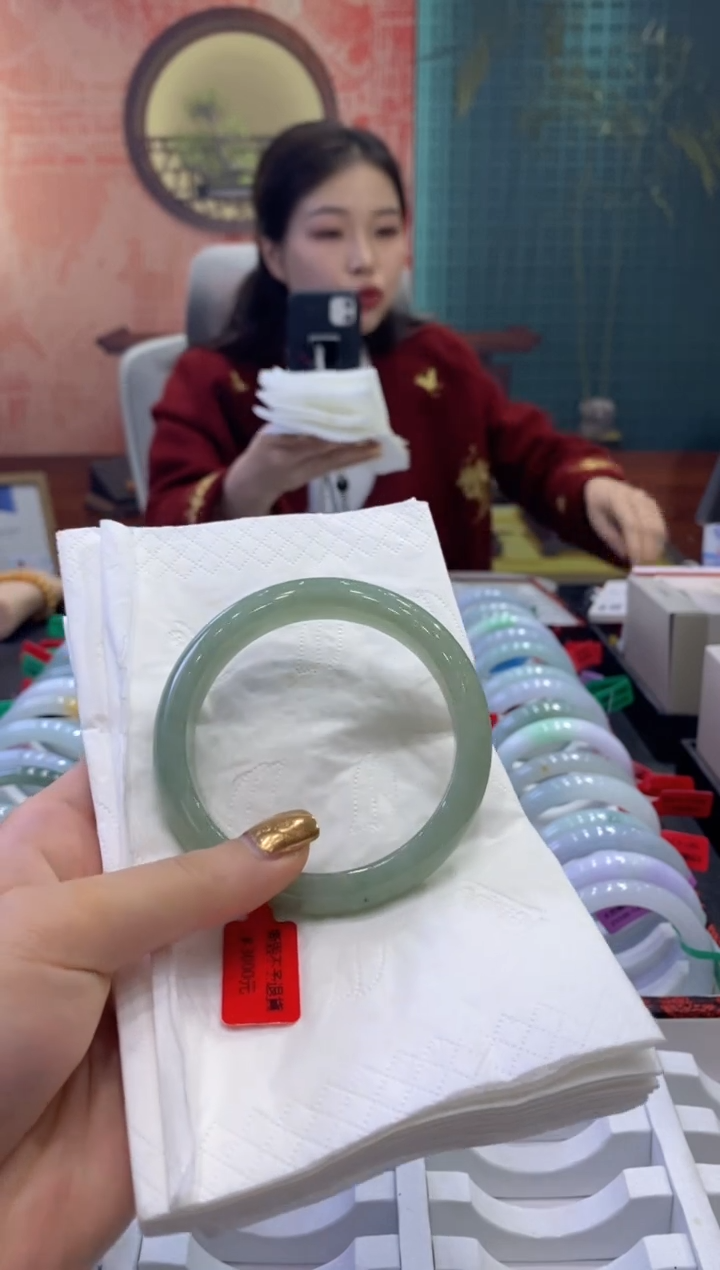 【闪购商品】翡翠手镯未镶嵌多人18001