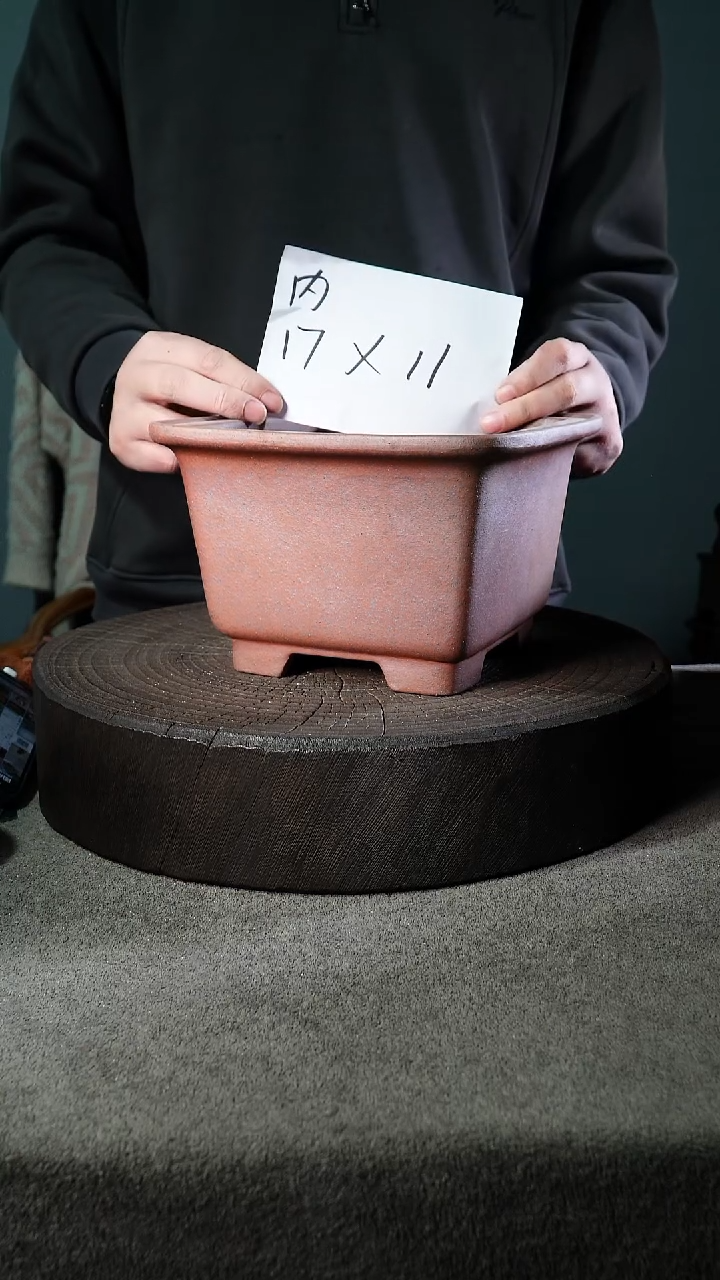 A宜兴紫砂小花盆