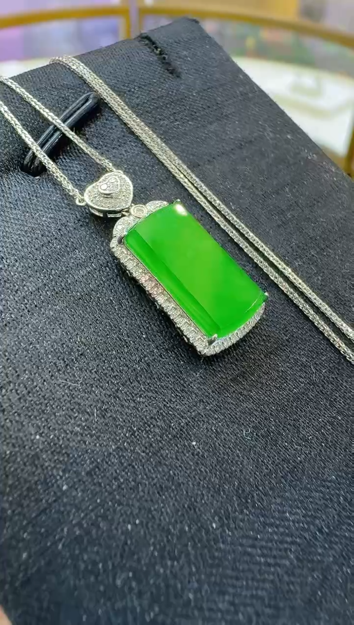 翡翠18K金镶嵌吊坠(赠链)多样性团购发一件