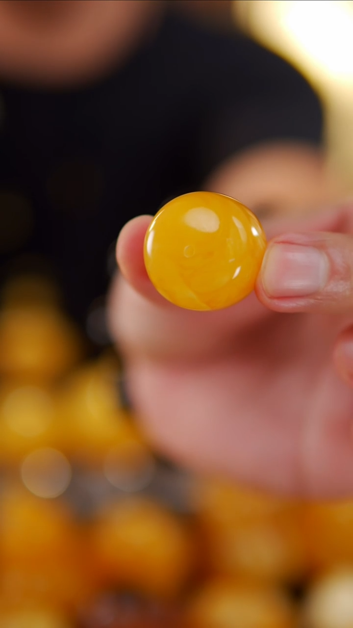 裸石琥珀未镶嵌10焦皮料鼓珠