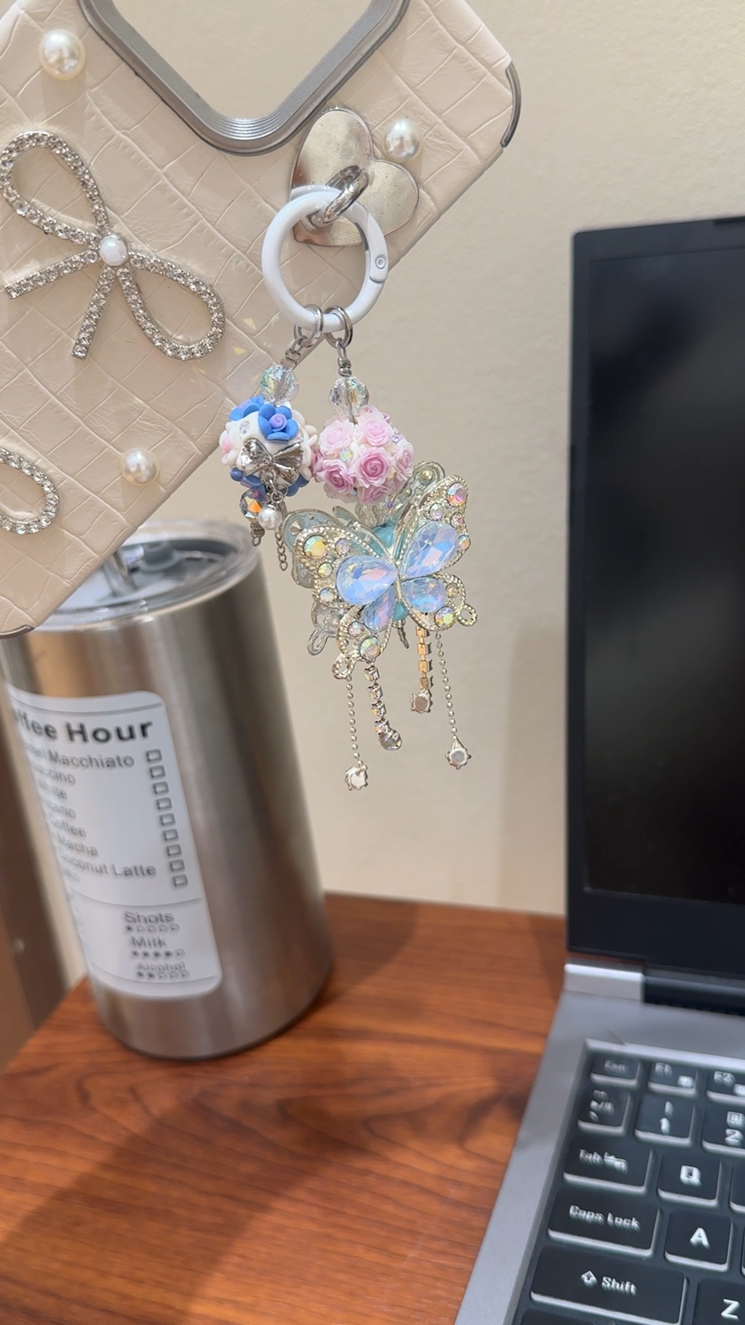 【花球蝴蝶】潮玩手机壳挂件DIY饰品包挂饰创意个性可爱手机链