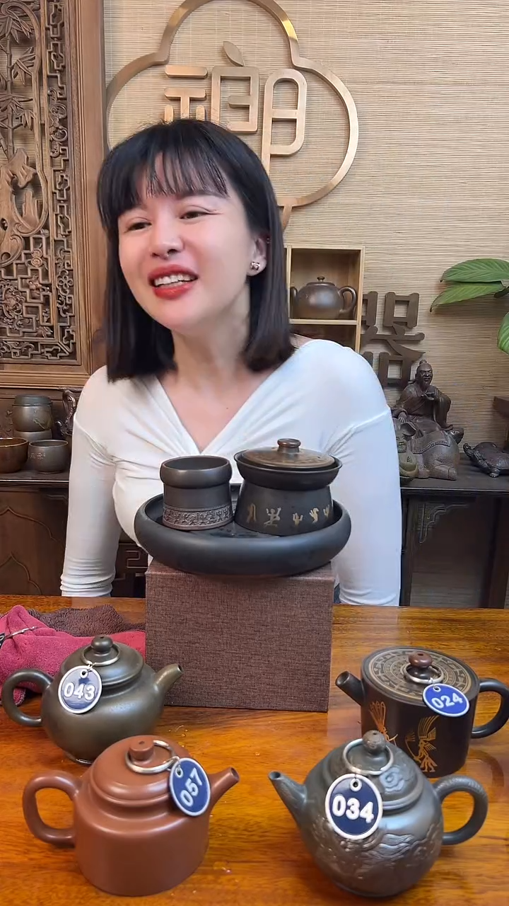 我**外烫金铜鼓盖碗 送杯带证书