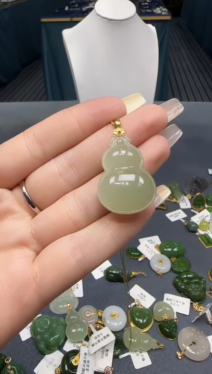 【闪购商品】和田玉挂件18K金镶嵌1