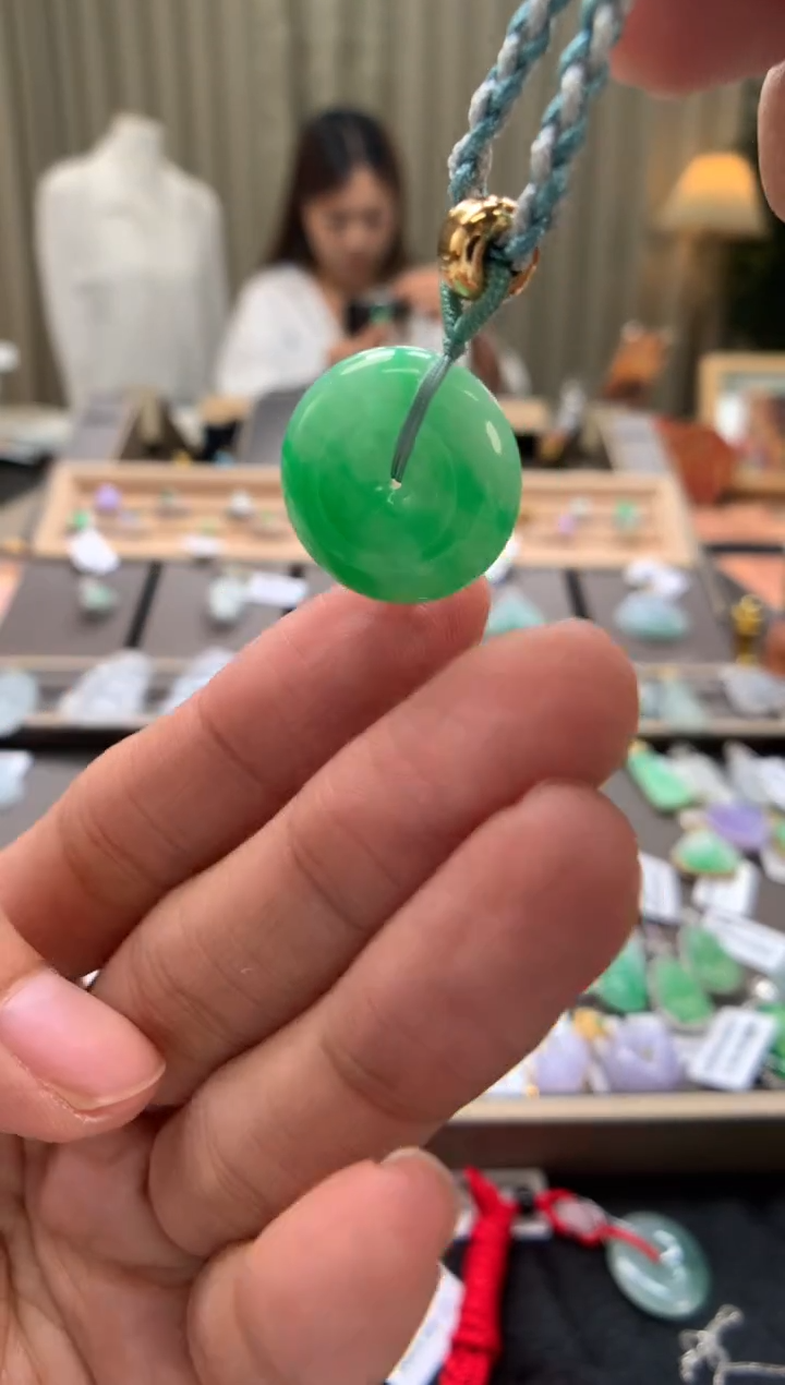 翡翠未镶嵌颈饰平安扣