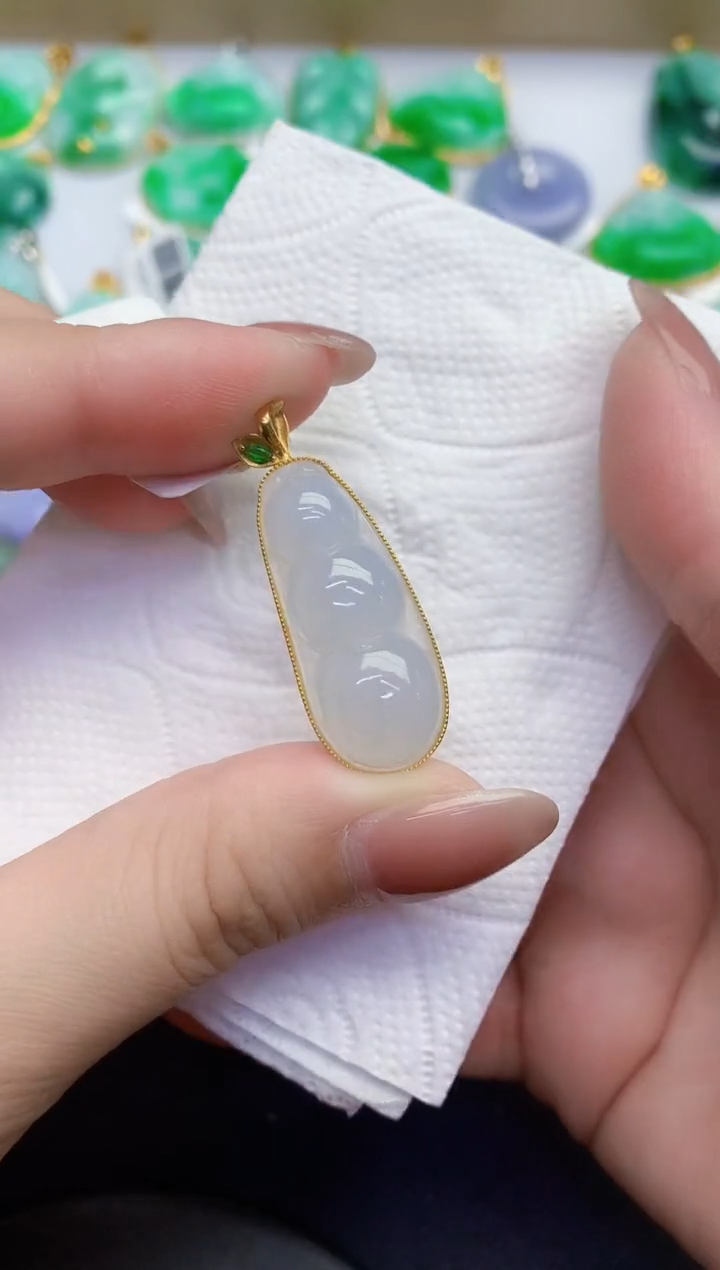 颈饰18K金镶嵌翡翠缅甸天然翡翠a货