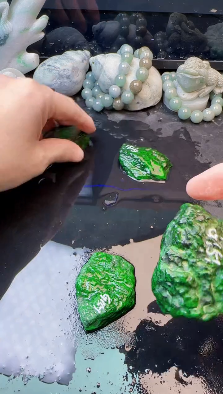 翡翠未镶嵌颈饰稻*人53