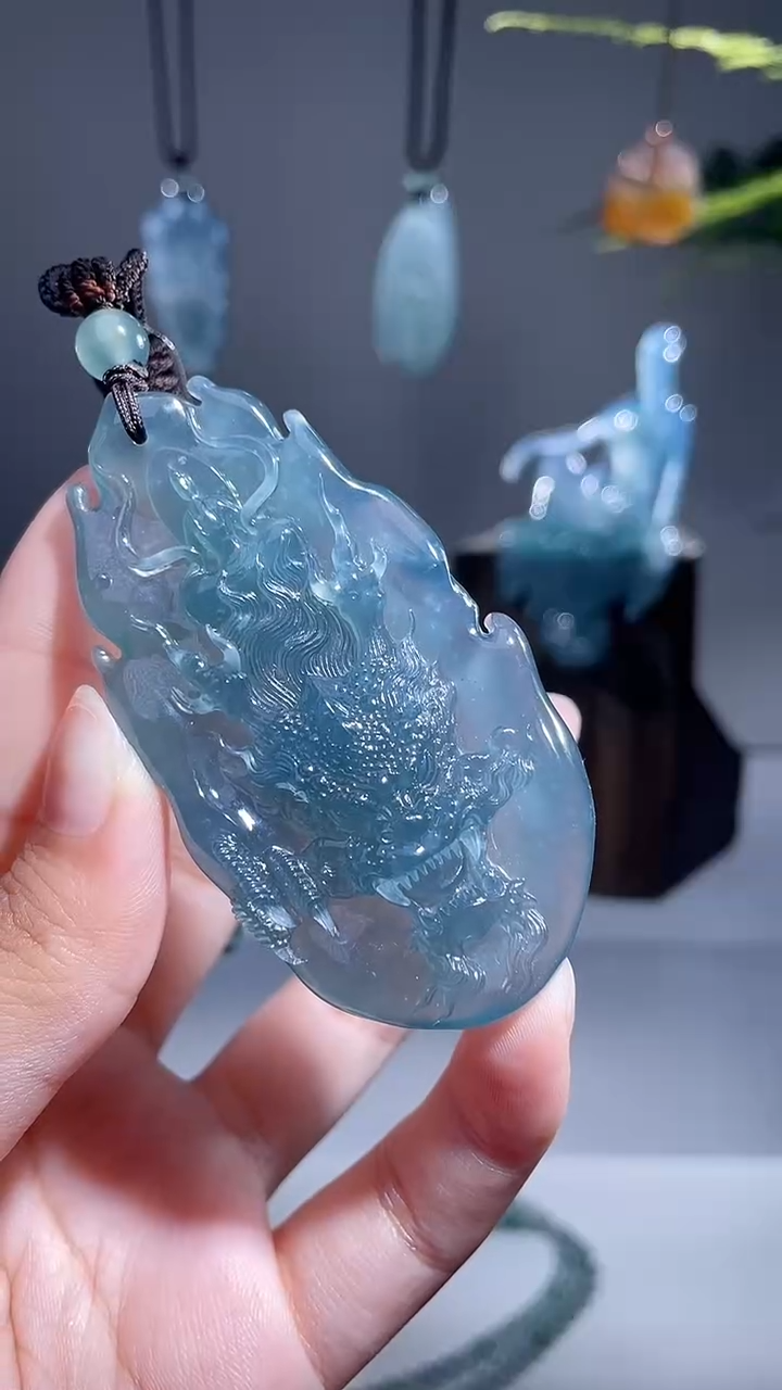 颈饰未镶嵌翡翠龙牌