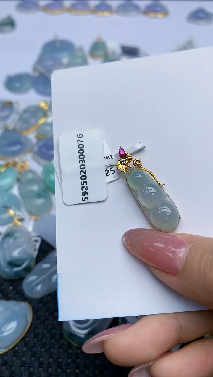 【闪购商品】翡翠挂件18K金镶嵌天然翡翠A货