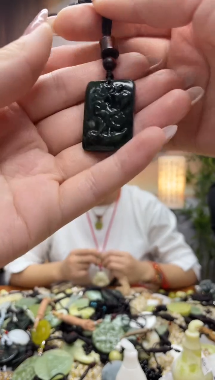 未镶嵌岫玉吊坠·