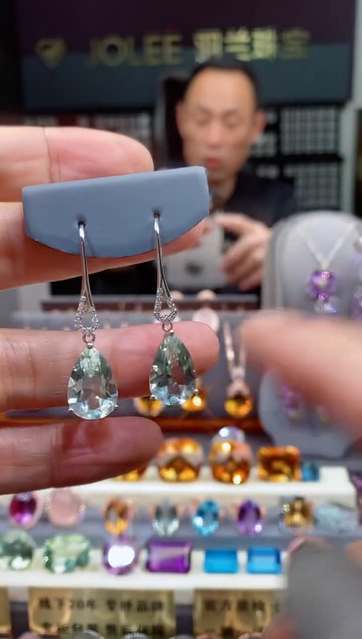 【闪购商品】绿水晶耳钉银S925镶嵌绿水晶耳钉