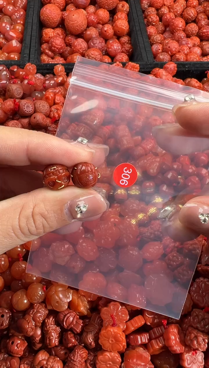 【闪购商品】南红玛瑙未镶嵌颈饰1