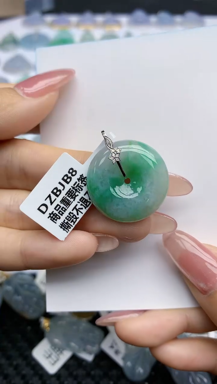 【闪购商品】翡翠颈饰18K金镶嵌天然翡翠A货